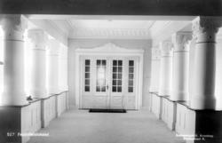 Den gamle garderoben i inngangspartiet i Festiviteten i Kris