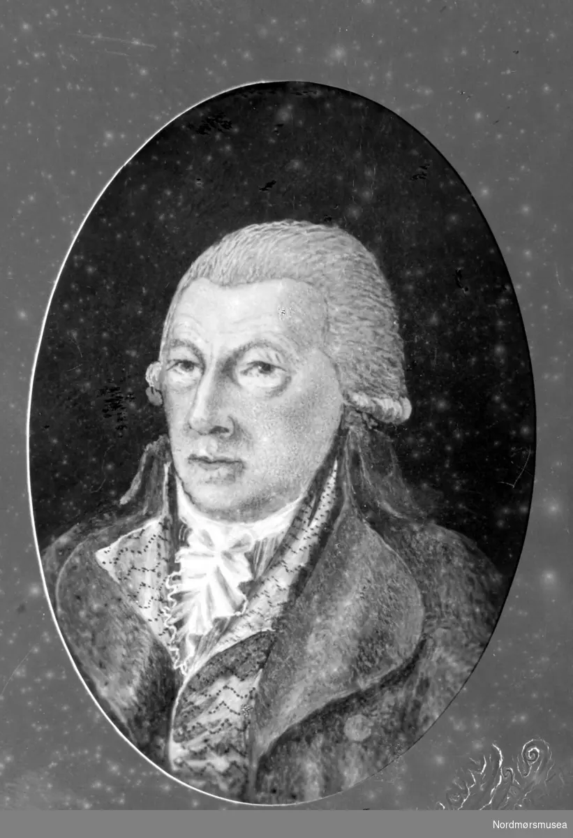 Portrettfoto av Johan Anton Luytkis. Kjøpmann i Kristiansund.

Johan Anton Luytkis ble født 15 Des 1732 og døpt 20 Feb 1733 i Vår Frue kirke i Trondheim. 

Johan giftet seg med Maren Angel Mechelborg, datter av Hendrich Mechelborg og Alethe Margrethe Friis. (Maren Angel Mechelborg ble født i 1732, døpt den 9 Nov 1732 i Kristiansund, Møre og Romsdal, døde den 6 Sep 1786 og ble begravet den 14 Sep 1786 i Kristiansund, Møre og Romsdal .)

Han døde 16 mars 1800 67 år gammel og ble begravet 24 mars 1800 i Kristiansund (kilde: http://heim.ifi.uio.no/~jensj/Slekt/Family/9147.html).



Ukjent datering. Fra Nordmøre museums fotosamlinger. Reg: EFR
