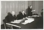 I mitten landshövding Ruben Wagnsson, till höger ombudsman E Sjöberg (Sjöborg?), Kalmar 1947-50.