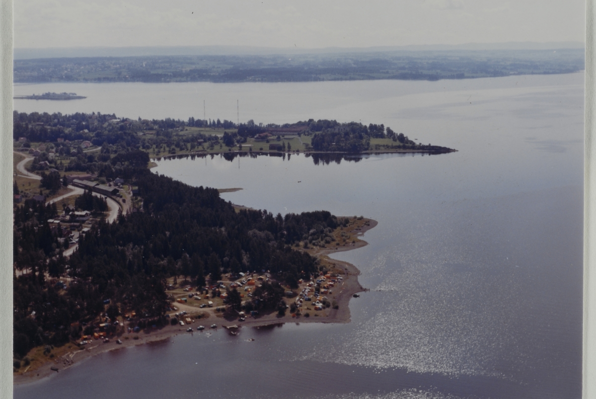 Flyfoto. Hamar camping, Domkirkeodden i bakgrunnen.
