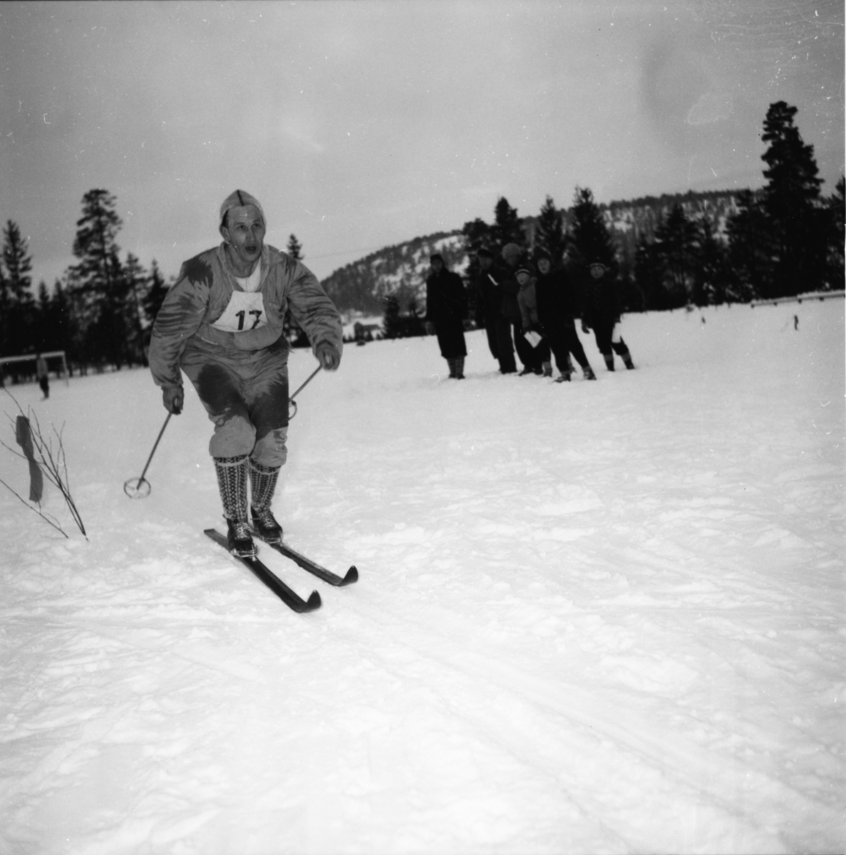 Vardens arkiv. "K.M. i Lunde. Langrenn"  23.01.1954