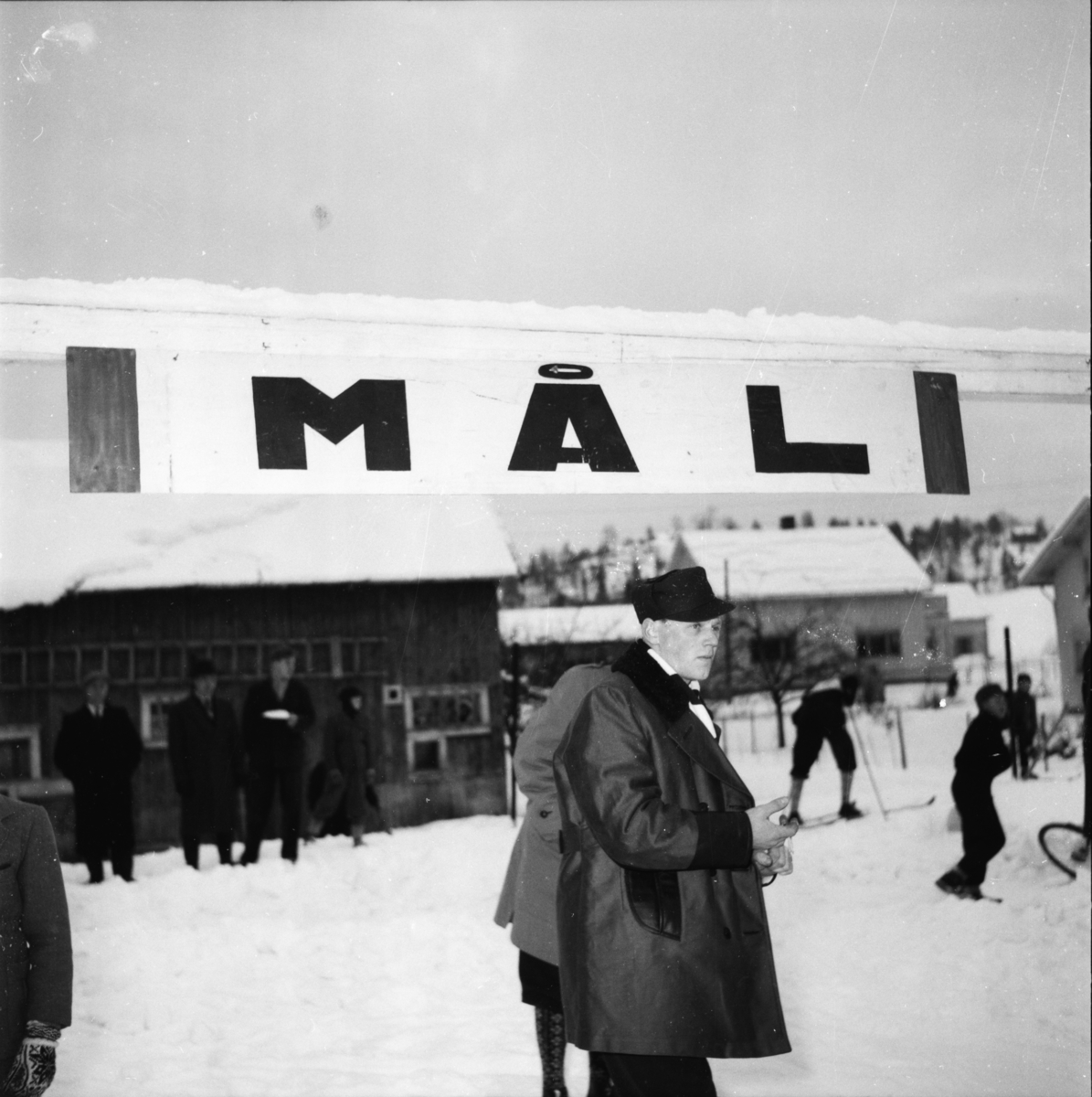 Vardens arkiv. "K.M. i Lunde. Langrenn"  23.01.1954