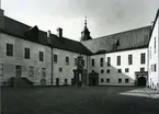 Kalmar slott, borggården med brunnen