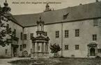 Kalmar slott.
 Inre borggården med slottsbrunnen.