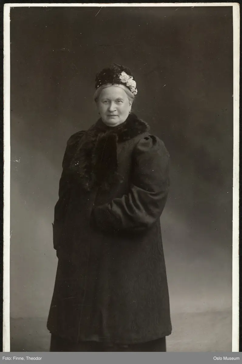 portrett, kvinne, skuespillerinne, stående knefigur, kåpe