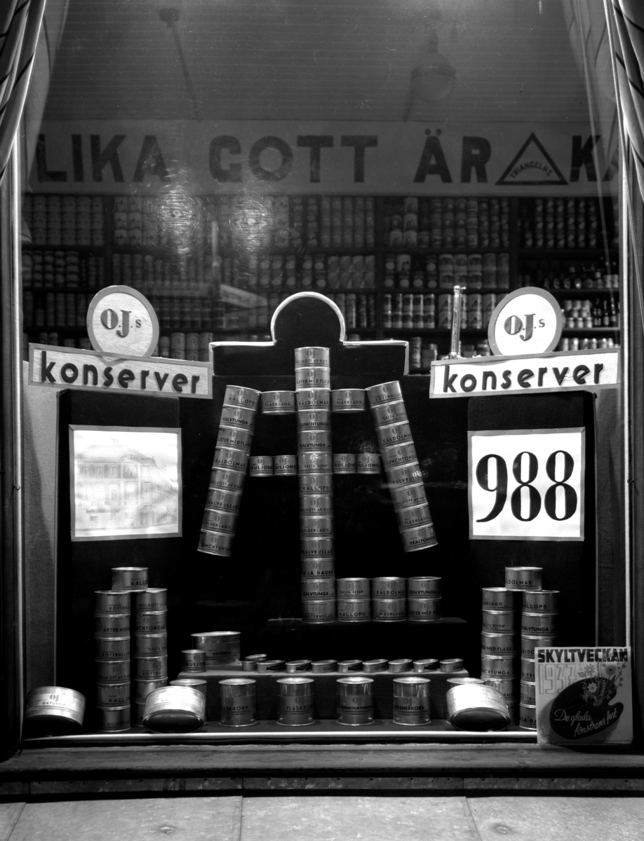 Klara hushållshandel låg i "Klara 1", den tidigare fastigheten i hörnet Våxnäsgatan- Sandbäcksgatan. Bilden från 1935.