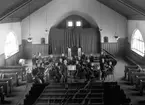 Läroverkets orkester konserterar i seminariets aula år 1942.