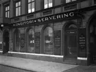 Ekmans konditori med lokaler på Kungsgatan 14 i kvarteret Enigheten. Bilden tagen 1936. Ekmans startade sin verksamhet 1920 under namnet Konfekt & Choklad i det lilla trähuset på Västra Kanalgatan 3 där senare skivbutiken Riff-Raff låg på 1980-talet