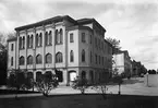 Tabernaklet: Baptistisk kyrkobyggnad ritad av stadsarkitekt Carl Crispin och uppförd år 1924. I bottenvåningen huserar Carl Nymans gardin o mattaffär. 2014 togs byggnaden över Vår Fru av Rosenkransens katolska församling.