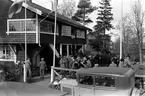 Bilder tagna vid skyttepaviljongen på Färjestad år 1929, som senare blev en sportaffär där ett av butiksnamnen var Håfströms.