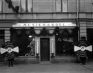 Hirsch Musikhandel på Järnvägsgatan 9 år 1928. Huset finns kvar i ombyggt skick.