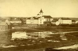 Utsikt från Herrhagen år 1863 med från vänster: folkskolan, 