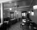 Café Gästis på Herrgårdsgatan 20 år 1936. Caféet låg i gamla Betlehemskyrkans bottenvåning där det också fanns bl a väntsal för busscentralen på N Strandgatan.