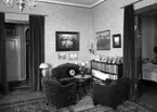 Interiör från Karl Adolf Falks våning i Bergqvisthuset vid torget i mitten på 1940-talet.