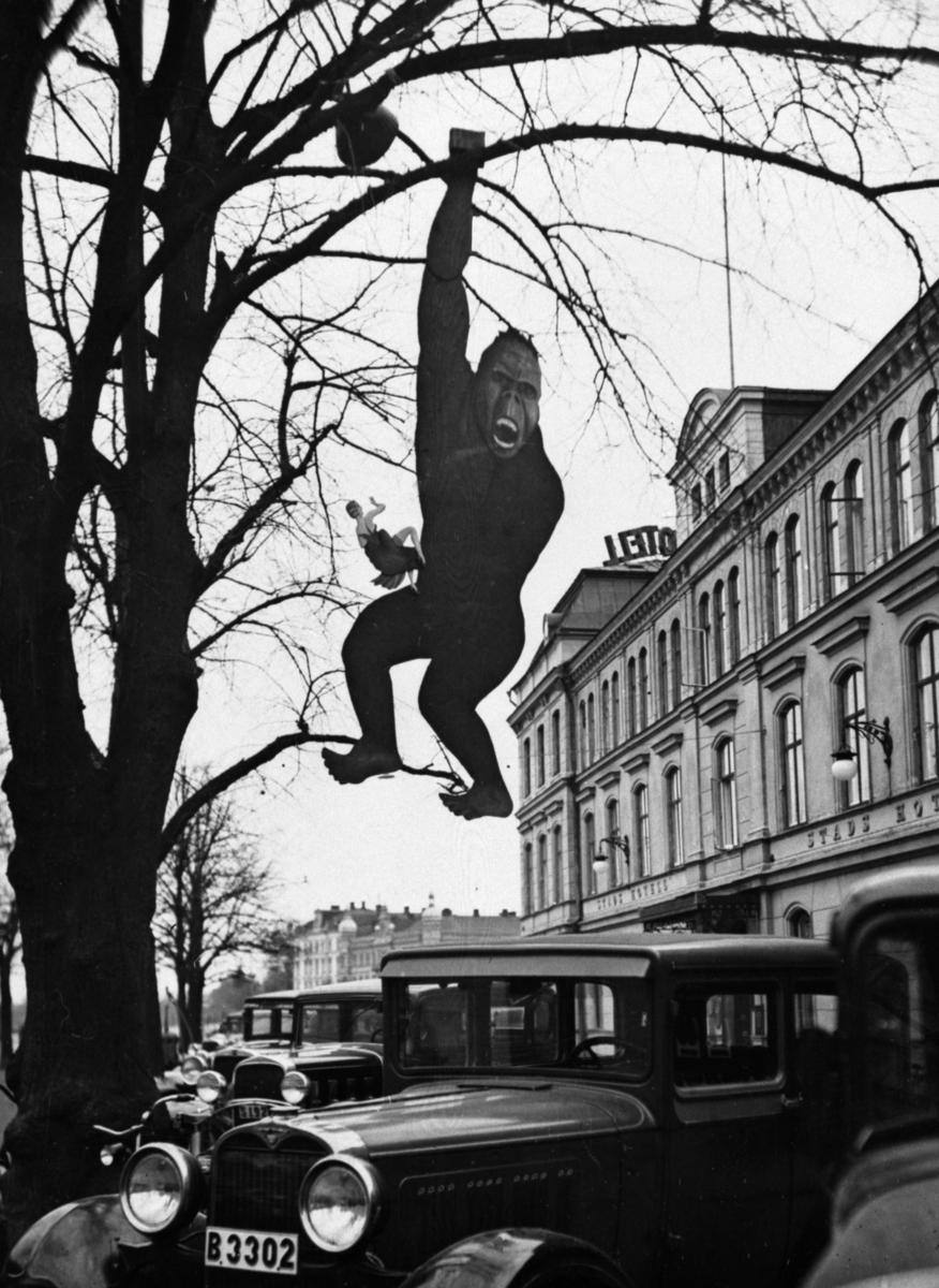 Bioreklam vid premiären för filmen King Kong på Rivoli, senare Skandia, på 1930-talet.