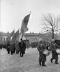 Demonstrationståg med uppmaning till allmänheten att ansluta sig till försvarslånet. Detta genomfördes tre gånger 1940-42 av svenska staten för att låna pengar av folket så att man kunde rusta upp försvaret under andra världskriget. I runda slängar fick man in ca 50 miljarder i dagens penningvärde (2012).