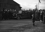 Uthållighetsprov för Ford. Bilden tagen 1938 från utställningsområdet på nuvarande Karolinens plats.

En utställning med fordon från Ford i och omkring det vid fototillfället före detta ridhuset som låg alldeles väster om Karolinen. Bilden tagen 1939.