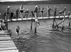 Karlstad stads barnläger vid Alsters strandbad år 1940. Den ursprungliga förlagan till  senare tids Bomstads-, Örsholms- och Sundstaläger.
