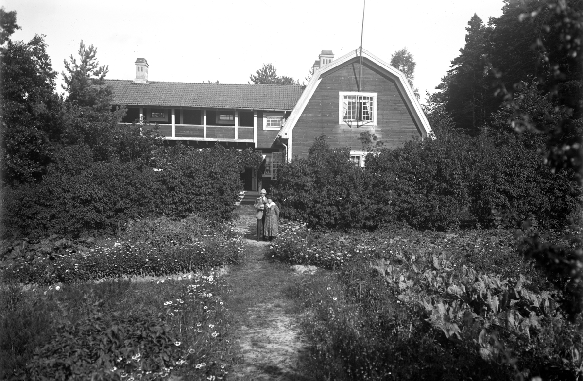 Trädgårdsmästare Larssons ännu kvarstående villa i Gräsdalen på en bild från 1922.