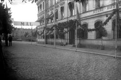 Biltävling i Karlstad några år in på 1920-talet med målgång 