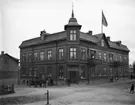 Fritz Johanssons diversehandel i hörnet av Långgatan och Värmlandsgatan ca år 1920.