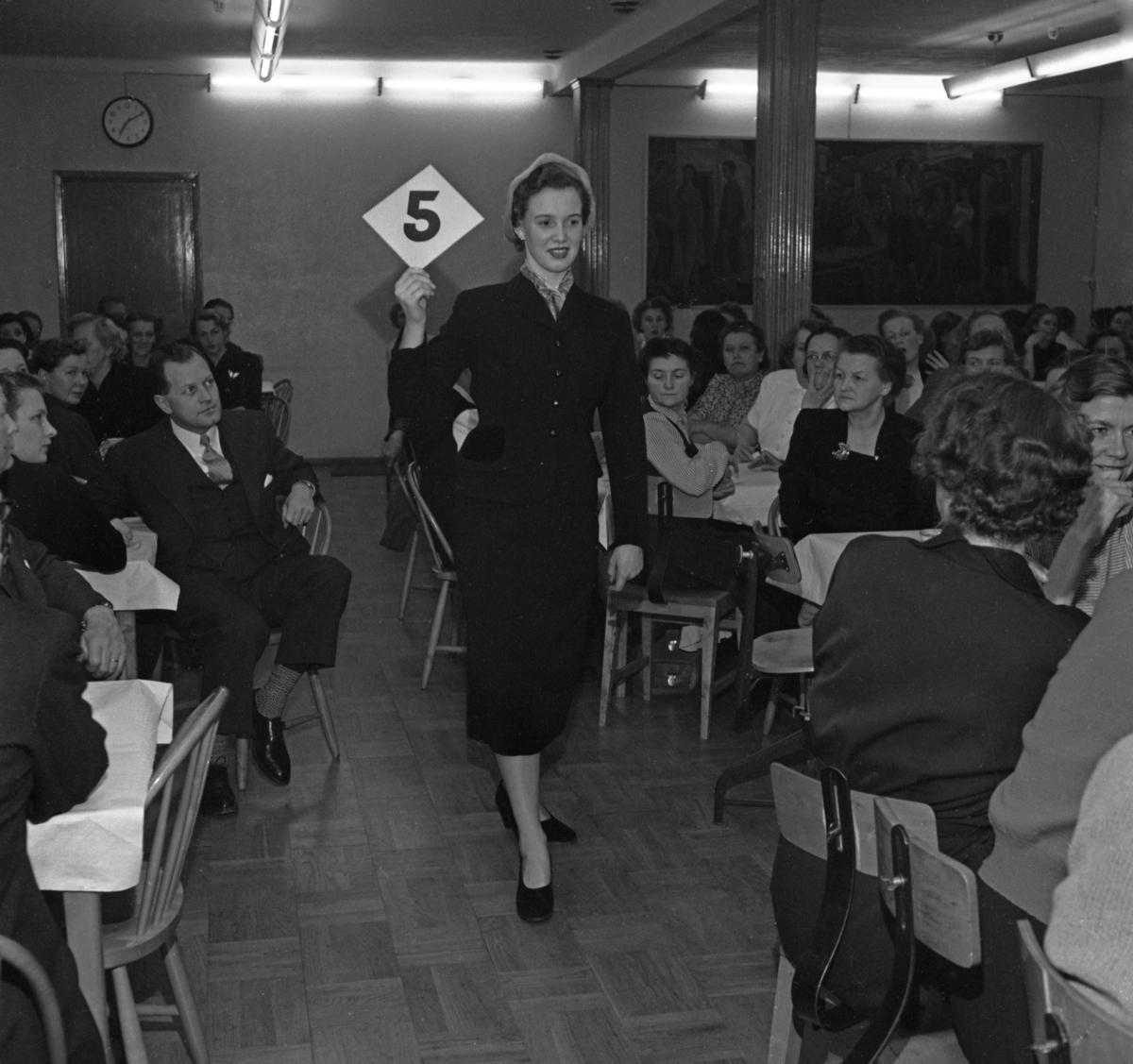 Modevisning på Bergsons textilindustri år 1953.