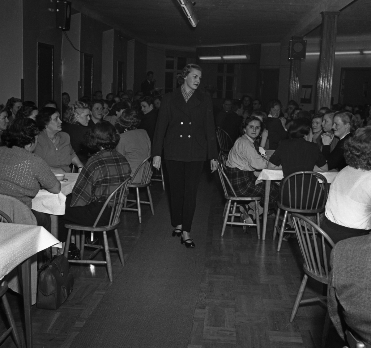 Modevisning på Bergsons textilindustri år 1953.