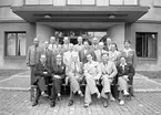 Dirigenter låter sig fotograferas utanför Samrealskolan i Arvika 20/7 1949