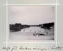 Bildserie tagen av August Malmborg (1875-1895), son till landshövding Adolf Malmborg, ägare till Våxnäs herrgård, och hans maka Julia, född Åkerhielm. Bilderna är tagna från tidigt 1890-tal fram till 1895 med texten skriven av modern: Utsigt från Residens våningen i Carlstad.