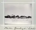 Bildserie tagen av August Malmborg (1875-1895), son till landshövding Adolf Malmborg, ägare till Våxnäs herrgård, och hans maka Julia, född Åkerhielm.  Bilderna är tagna från tidigt 1890-tal fram till 1895 med texten skriven av modern: Stadsdelen Qvarnberget i Carlstad.