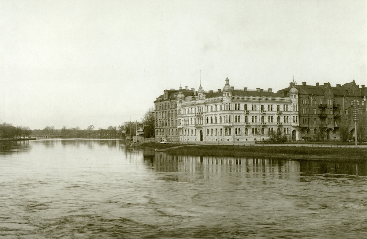 Klarälven och kvarteret Ugglan år 1905.