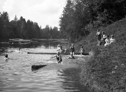 En antal bilder med anknytning till Edsvalla som museet fått