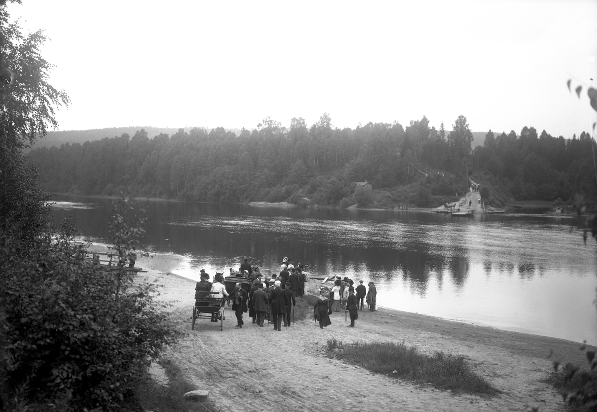 Kraftverk i Klarälvdalen från norr till söder. En gåva till museet från Ingela Thorsell, Karlstad. Skymnäs kraftstation 1939.