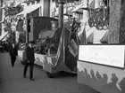 Bildsvit från Karlstads 350-års jubileum den 29 maj 1934. Sveriges första lok Fryckstad, i drift 1856, visades upp i paraden.