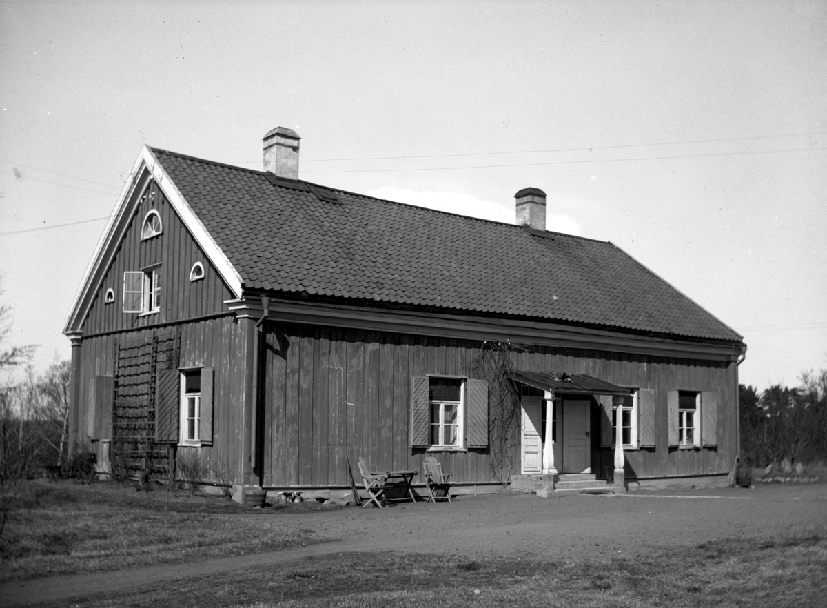 Rosenborgs herrgård år 1920. Efter att ha ägts under en lång tid av Missionsförsamlingen hyrs fastigheten idag av Montessori-skolan Stellatus.