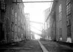 Fabriksgatan på en bild från 1920, tagen inne på Skoghallsverken.