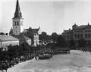 Militärer på torget under 1900-talets första decennium.