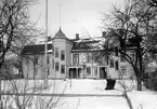 Grevegården inifrån kvarteret på en bild från 13 feb 1922. De båda trapphusen finns inte kvar idag.