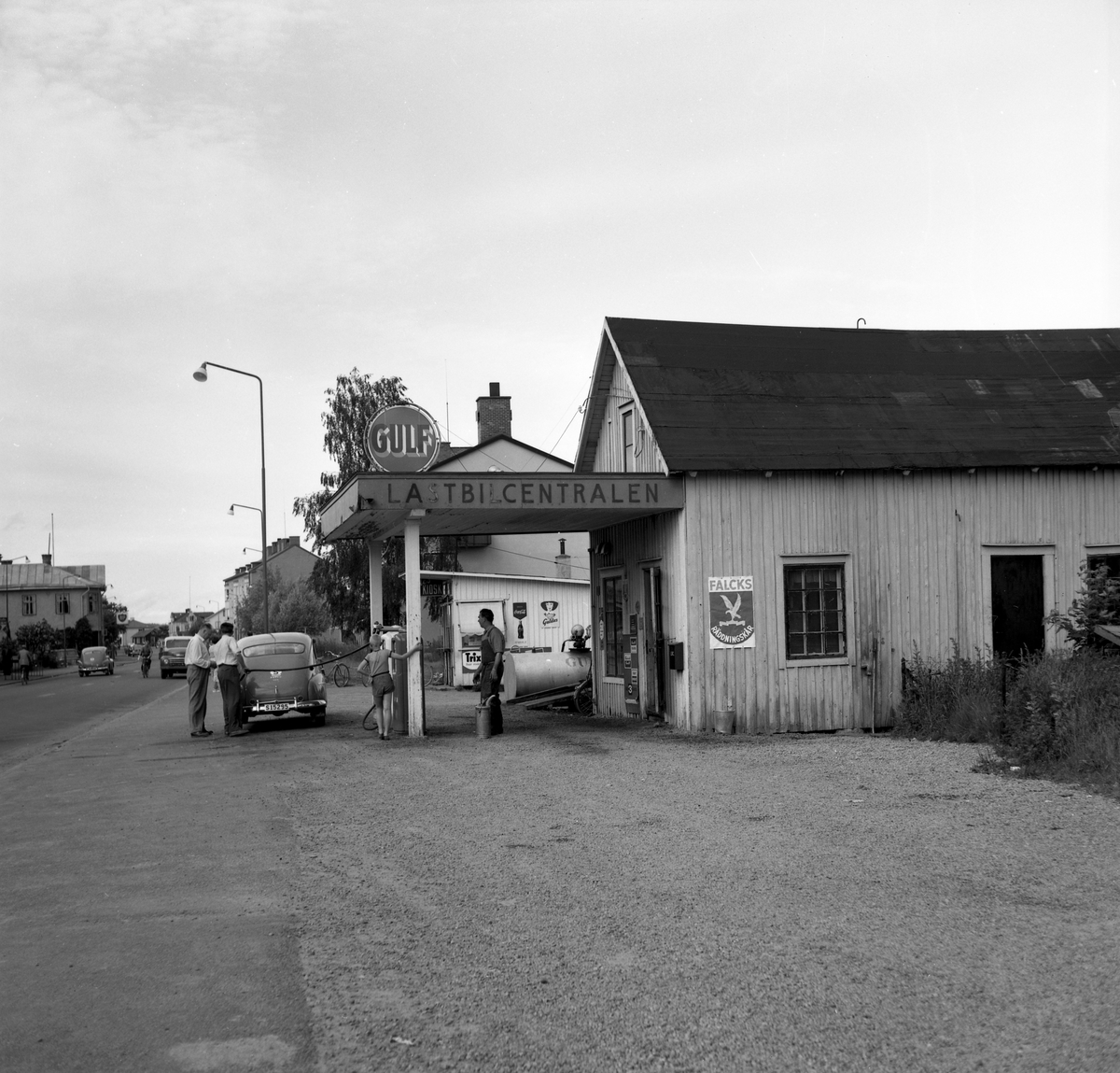 Bensinmack i Forshaga, från slutet av 1950-talet: GULF på Storgatan med "stenbion" längst bort i bild.