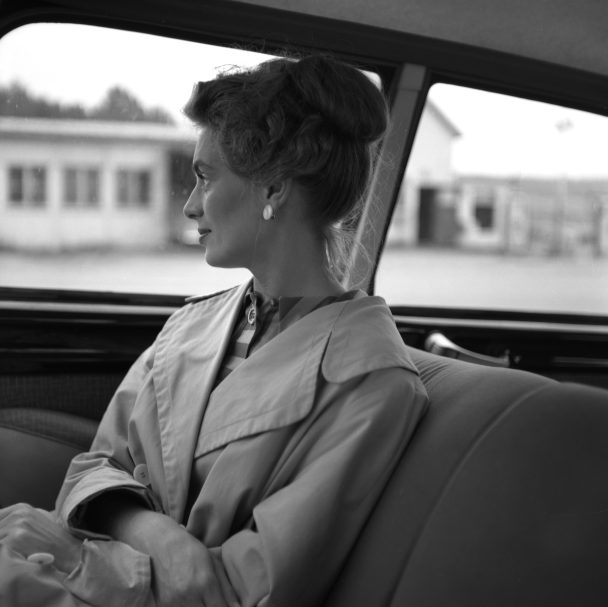 Kvinna i en Citroën ID 19 någonstans i Värmland - i slutet av 1950-talet.
