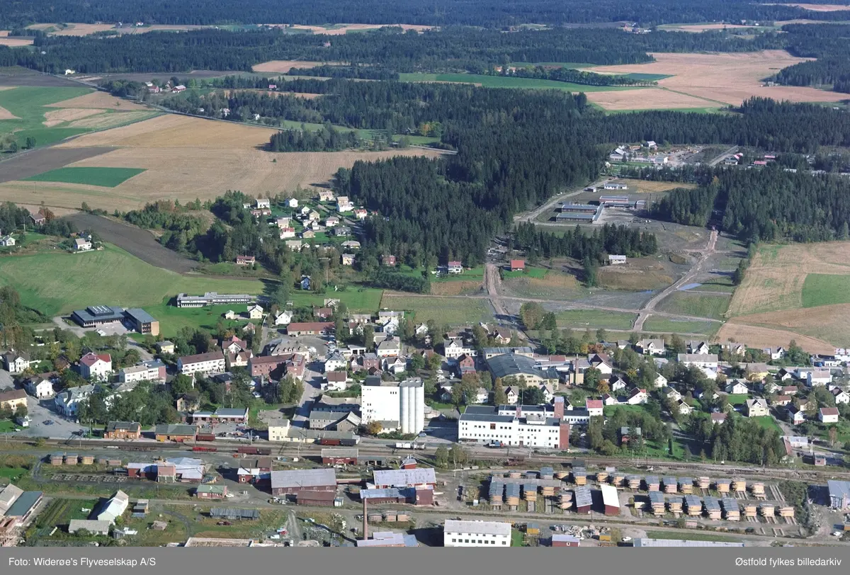 tettsted, jernbane, kornsilo, skole, skråfoto, 