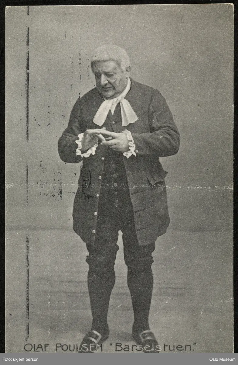 portrett, mann, skuespiller, rollebilde, "Barselstuen", stående helfigur, kostyme