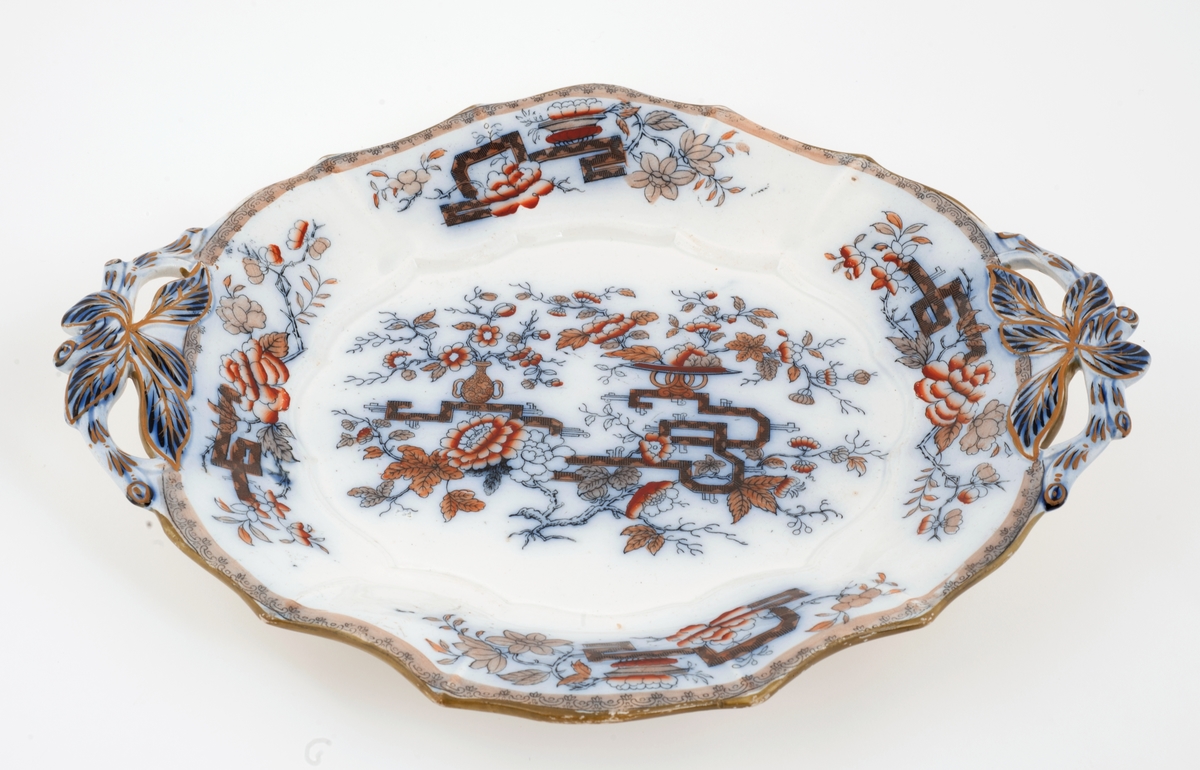 Suppeterrin med lokk, fat og øse.