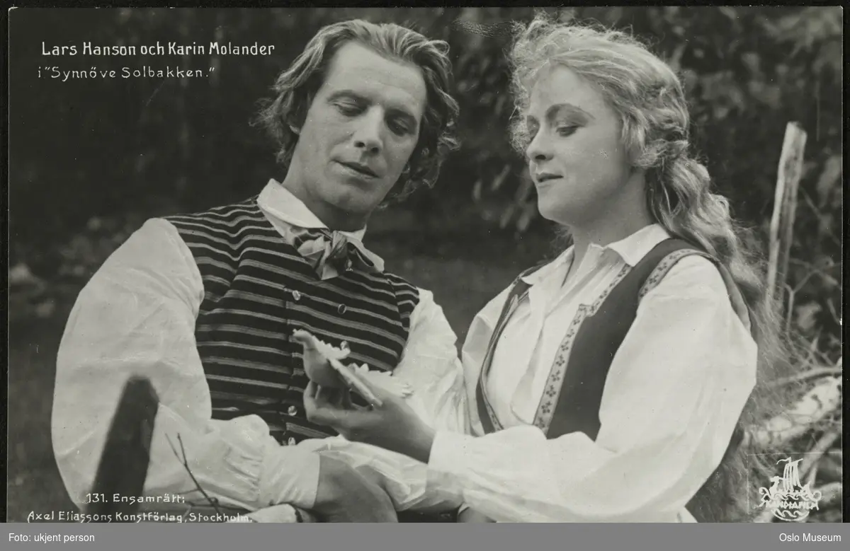 Karin Molander var skådespelare, verksam vid flera teatrar, bland annat Nya Intima teatern och Dramaten i Stockholm. Hon är i lika hög grad förknippad med den svenska filmens storhetstid under stumfilmsepoken med sina huvudroller i exempelvis *Synnöve Solbakken*, 1919, och *Erotikon*, 1920.