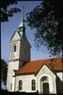 Gräsgårds kyrka är en kyrkobyggnad i Gräsgårds socken , Växjö stift. Kyrkan är församlingskyrka för Sydölands församling på Öland.

Gräsgårds kyrka består av ett rektangulärt kyrkorum med kor och utbyggd sakristia i öster, torn i väster och vapenhus i söder. Stilmässigt tillhör kyrkan exteriört och interiört en historicerande blandstil. Äldsta delarna av kyrkan är från cirka 1100-talet.

Av den medeltida kyrkan kvarstår västtornet; även i östmuren återfinns medeltida murar. 1823 fogades salkyrkan till tornet. 1884 - 1886 tillkom vapenhuset, tornets övre del förhöjdes och försågs med lisener och rundbågefriser, och den nuvarande tornöverbyggnaden tillkom; den ersatte en 1700-talslanternin. Exteriört präglas kyrkan helt av den stilmodernisering som då genomfördes. De vitputsade, sadeltäckta byggnadskropparna genombryts av rundbågiga fönsteröppningar; ingångar i väster och i vapenhuset leder in i kyrkorummet.

Även kyrkans inre vittnar om renoveringen vid slutet av 1800-talet, om än något av det enhetliga i renoveringen har gått förlorad i och med senare förändringar. Tunnvalvet har gördelbågar; läktare, orgelfasad, predikstol, altaruppsats och andra inventarier har nygotisk prägel. Läktarunderbyggnad installerades 1980 .

(Uppgifterna är hämtade från WIkipedia)