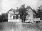 Konsul Lindbergs gård. (Farbror Axel Enlunds villa, Maln, Hudiksvall. Foto i juli 1904.)