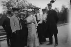 Hudiksvall den 9 juni 1907. Sigrid Enlund till vänster.