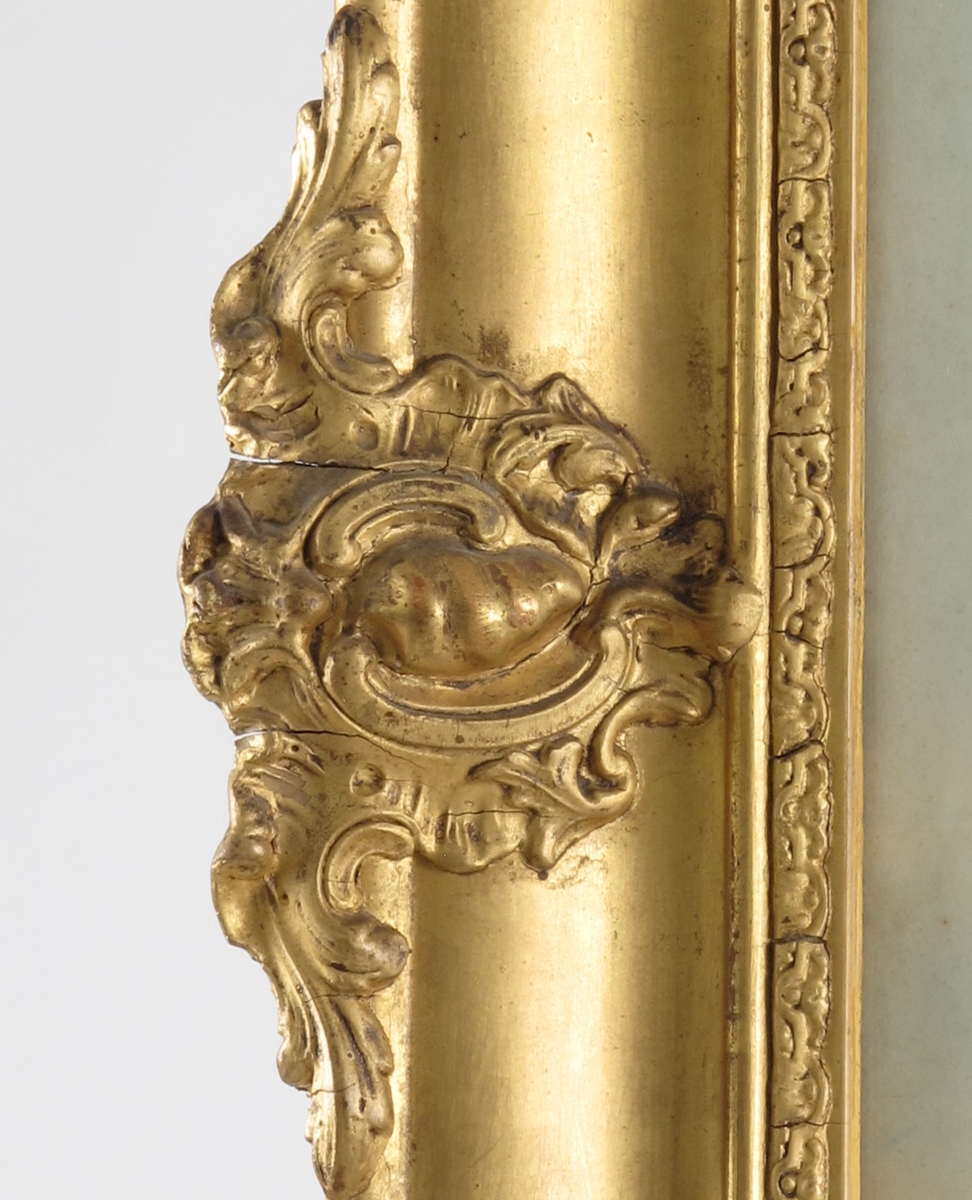 Bark Veritas af Arendal, ført av Capt. H. A. Andersen. For fulle seil mot høyre, unionsflagg  under gaffelen blå vimpel m. "Veritas" i hvitt, blått, rødt flagg m. N. 44  i hvitt felt. Sign. n. t. h. Tekst i marg under bildet.