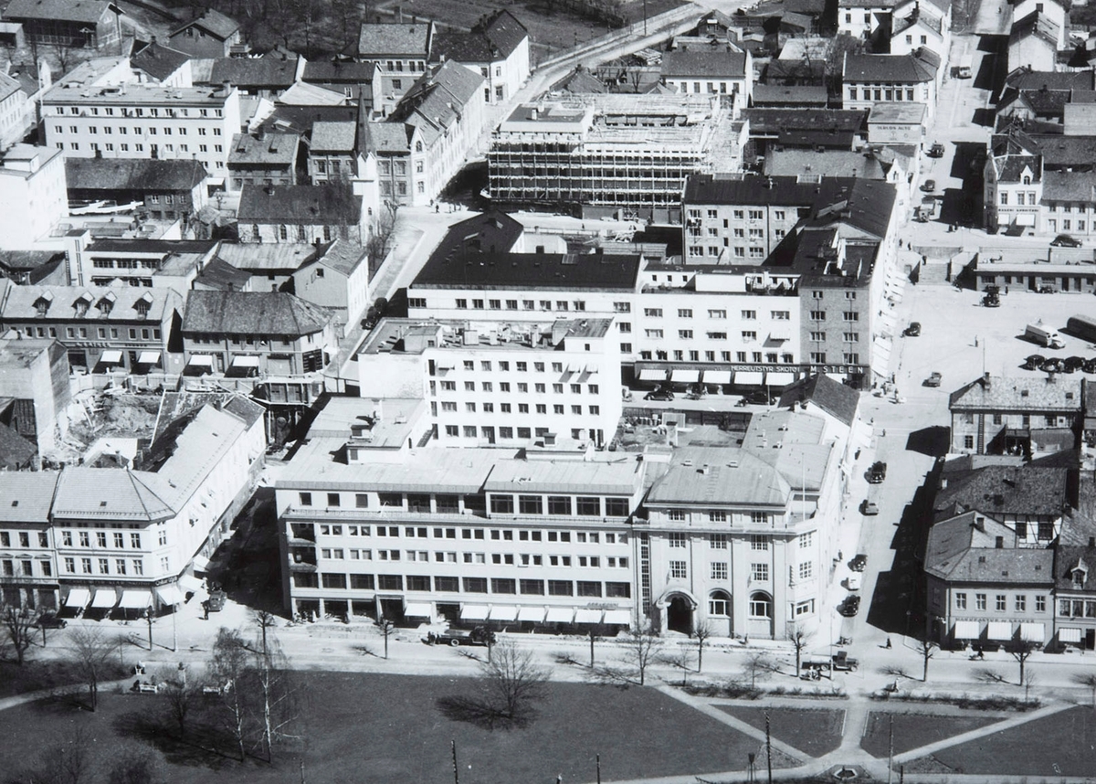 Hamar, flyfoto, sentrum, Strandgata, Oplandske Kreditbank i Strandgata 41, Håkons gate, Østre Torg, Sverres gate, Handelens Hus,