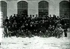 Gruppbild av arbetare KMV?
Reproduktion E Sörman.